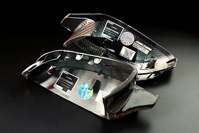 Comparison between dry and wet carbon fibre components – visual difference in weave, gloss, and finish for tuning applications